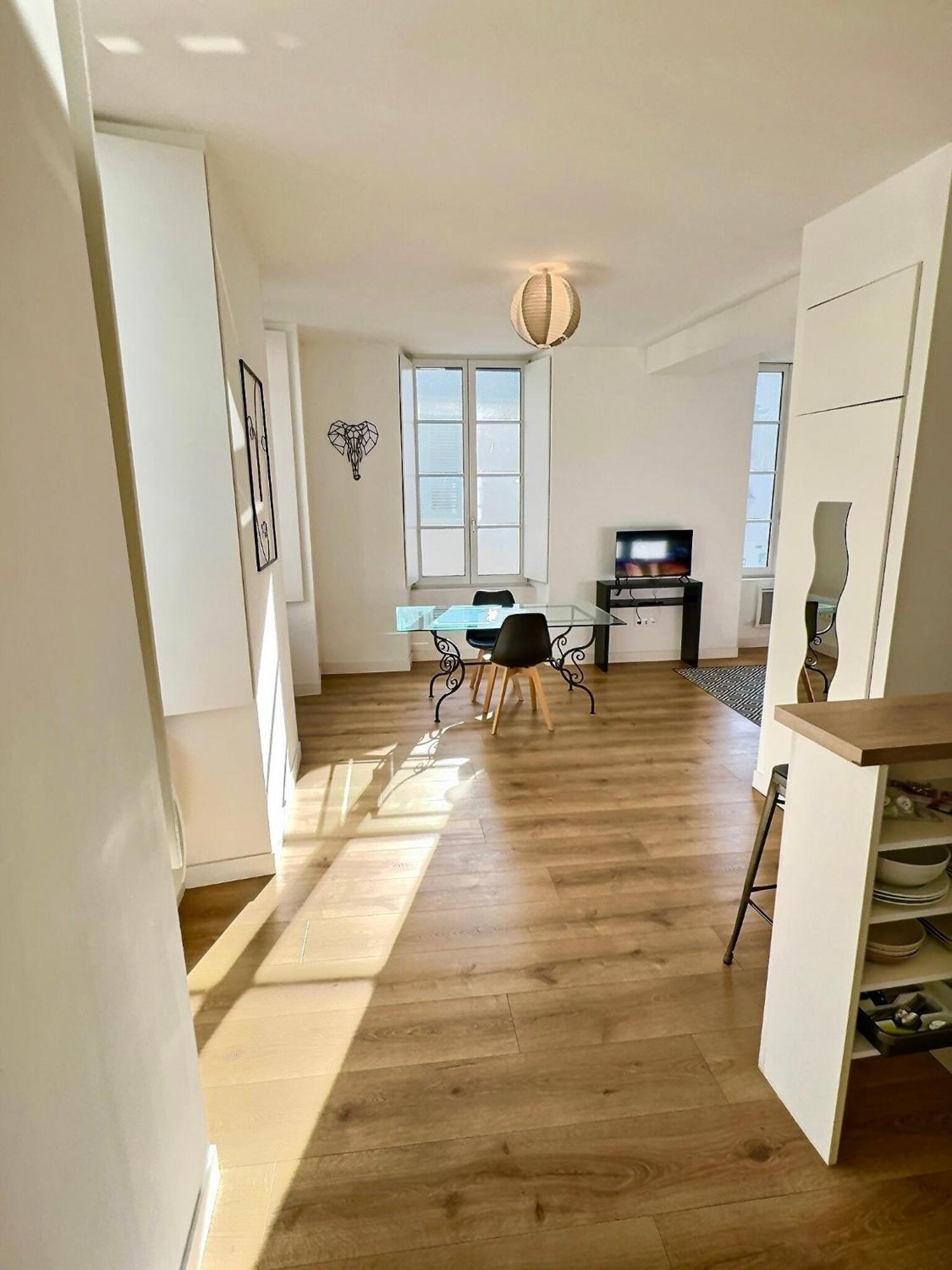 Wonderhost, Au Coeur Du Quartier Du Chateau 波城 外观 照片